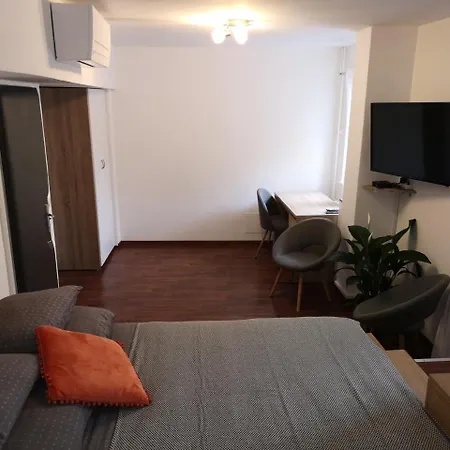 Adora Apartment *
